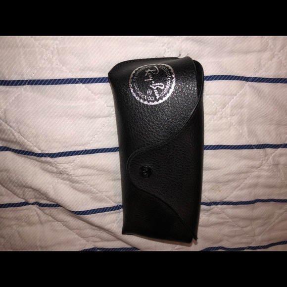 Rayban case - Picture 1 of 2